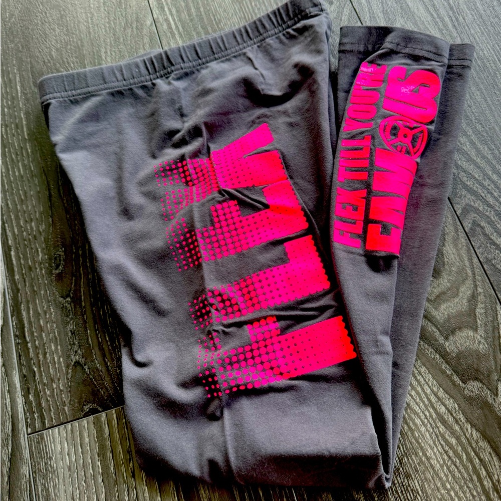 Flex till your Famous active leggings size medium